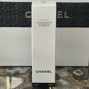 CHANEL L'HUILE - Anti-Pollution Cleansing Oil